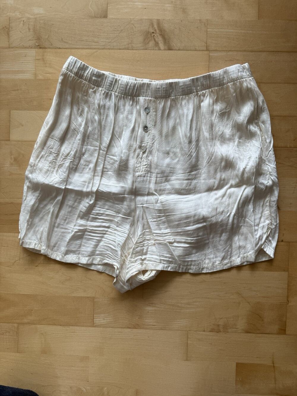NWT Donni. White Cream Shorts Rayon Lightweight Casual Lounge L